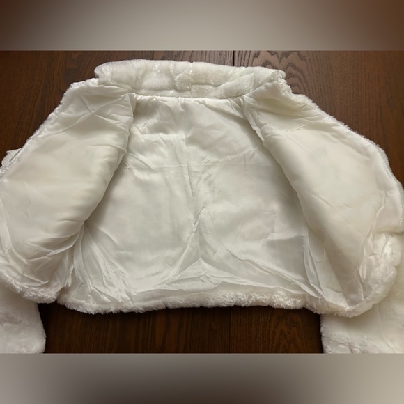 NWOT Girls Faux Fur shrug jacket size 100, size 4T - Picture 2 of 7